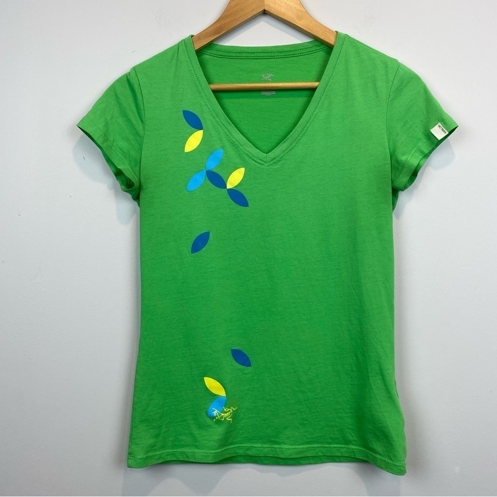 Arc’teryx • v-neck short sleeve top